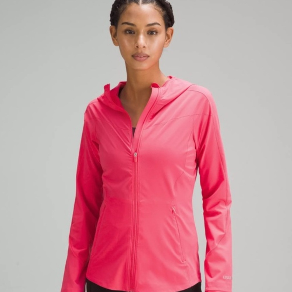 Lululemon Mist Over Windbreaker in Lipstick, size 10, water resistant